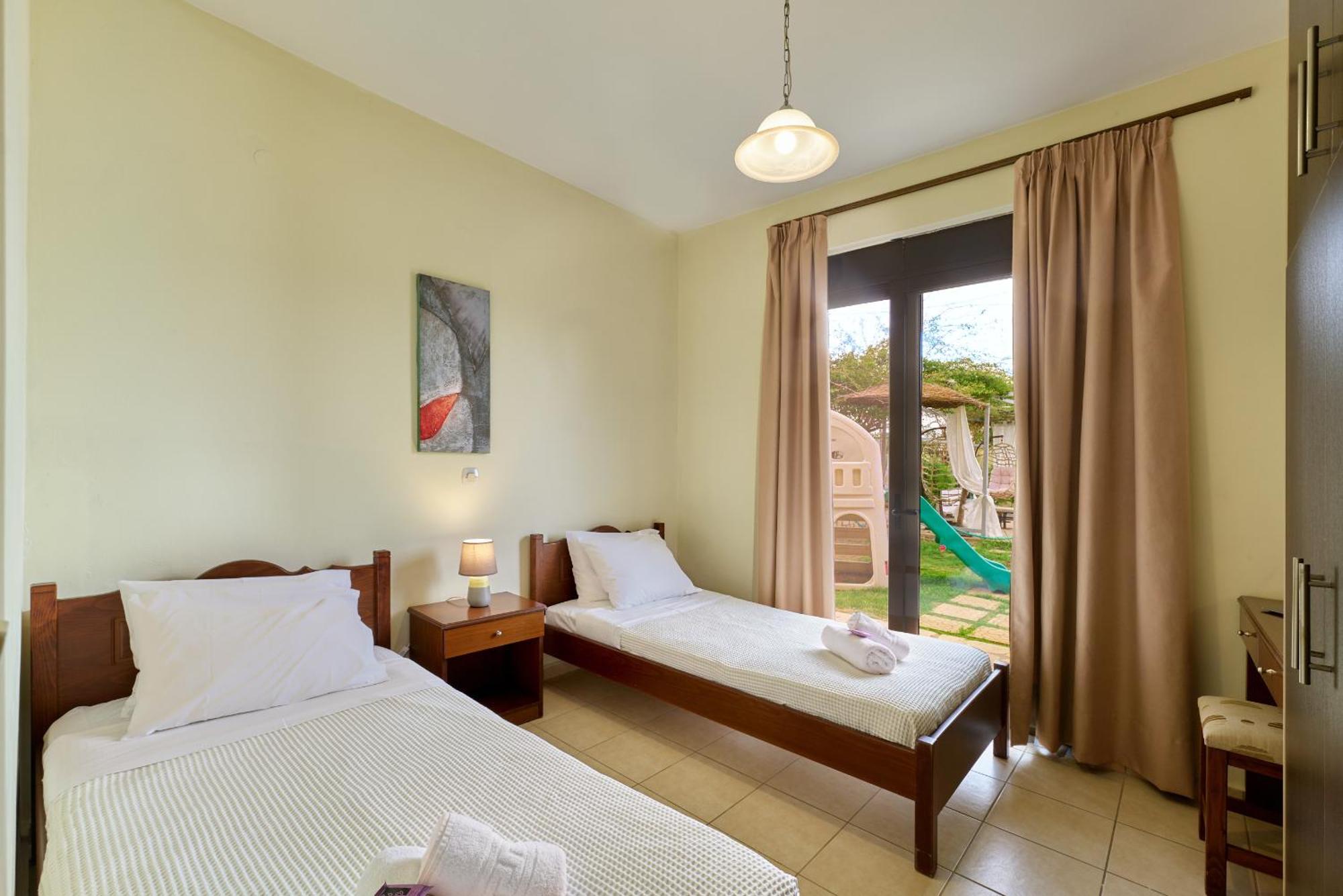 Villa Gereoudis Seaview Apartments-Pool & Bar Kolymbari Dış mekan fotoğraf