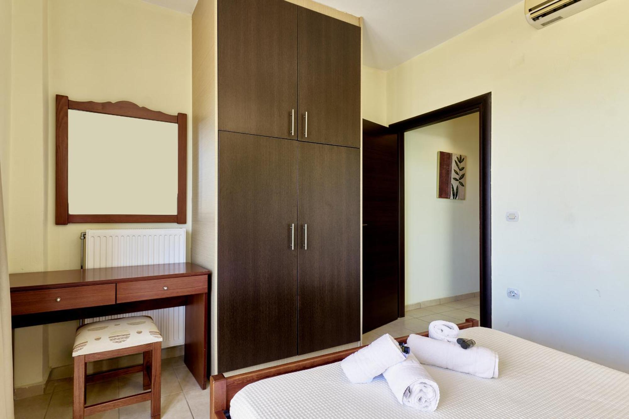 Villa Gereoudis Seaview Apartments-Pool & Bar Kolymbari Dış mekan fotoğraf