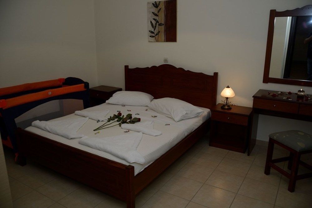 Villa Gereoudis Seaview Apartments-Pool & Bar Kolymbari Dış mekan fotoğraf